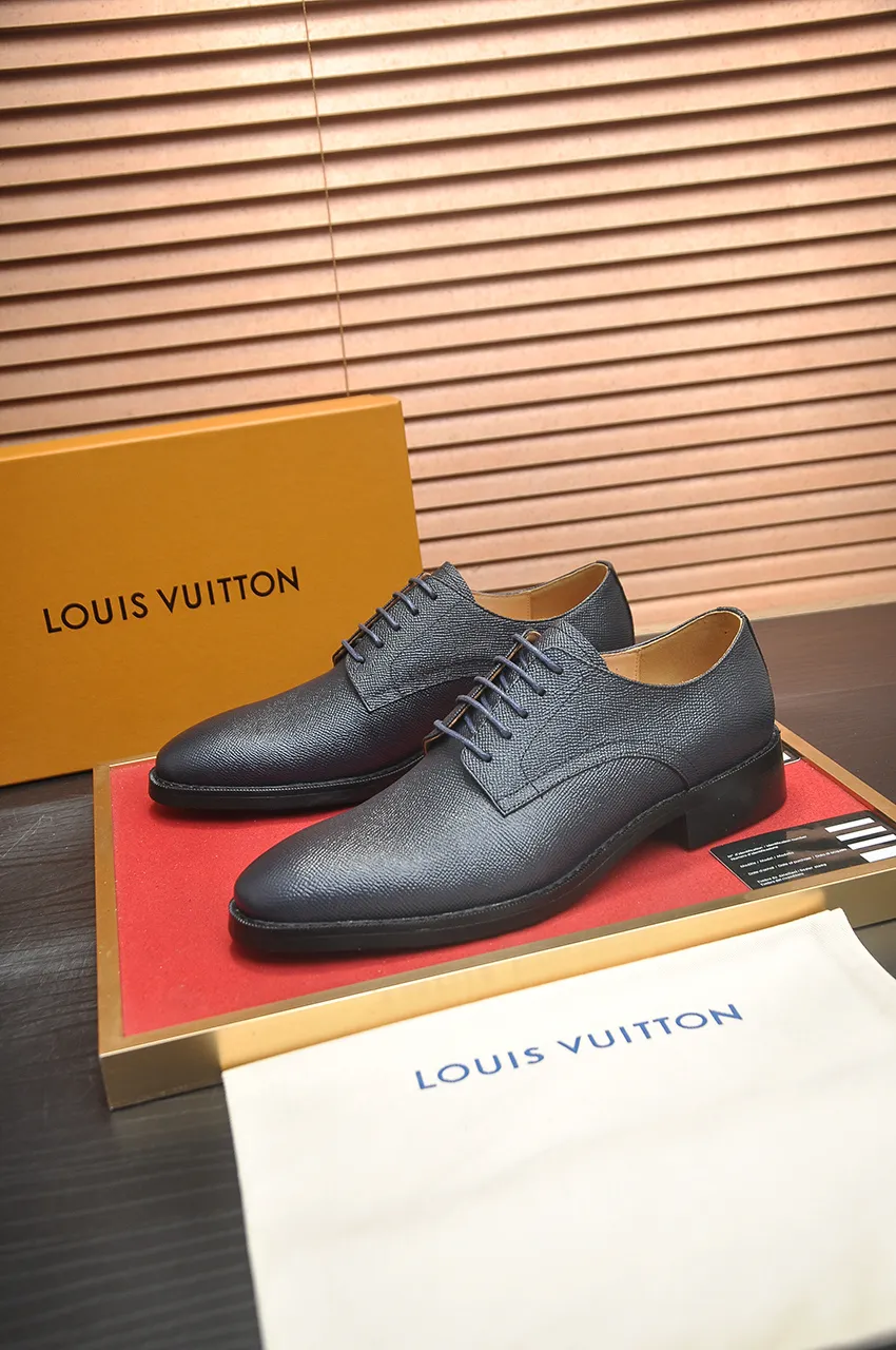 Men's men's shoes 💰500💶 [LV] (original single cowhide lining) 🍀LV's latest genuine leather business suit shoes are launched simultaneously on the official website. The first-layer cowhide imported from Italy is made of heavy gold, 💥official website 1:1 rubber outsole. Versatile to wear, high-end without losing class, and the color combination is extraordinary. This four-season style is alluring when worn on your feet, showing off your big-name flair. Standard code 38-45 (45 customized)